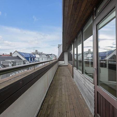 Penthouse Apt On The Shopping Street-Free Parking Рейкьявик Экстерьер фото