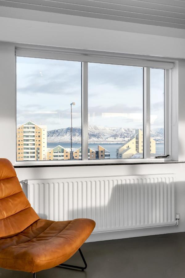 Penthouse Apt On The Shopping Street-Free Parking Рейкьявик Экстерьер фото
