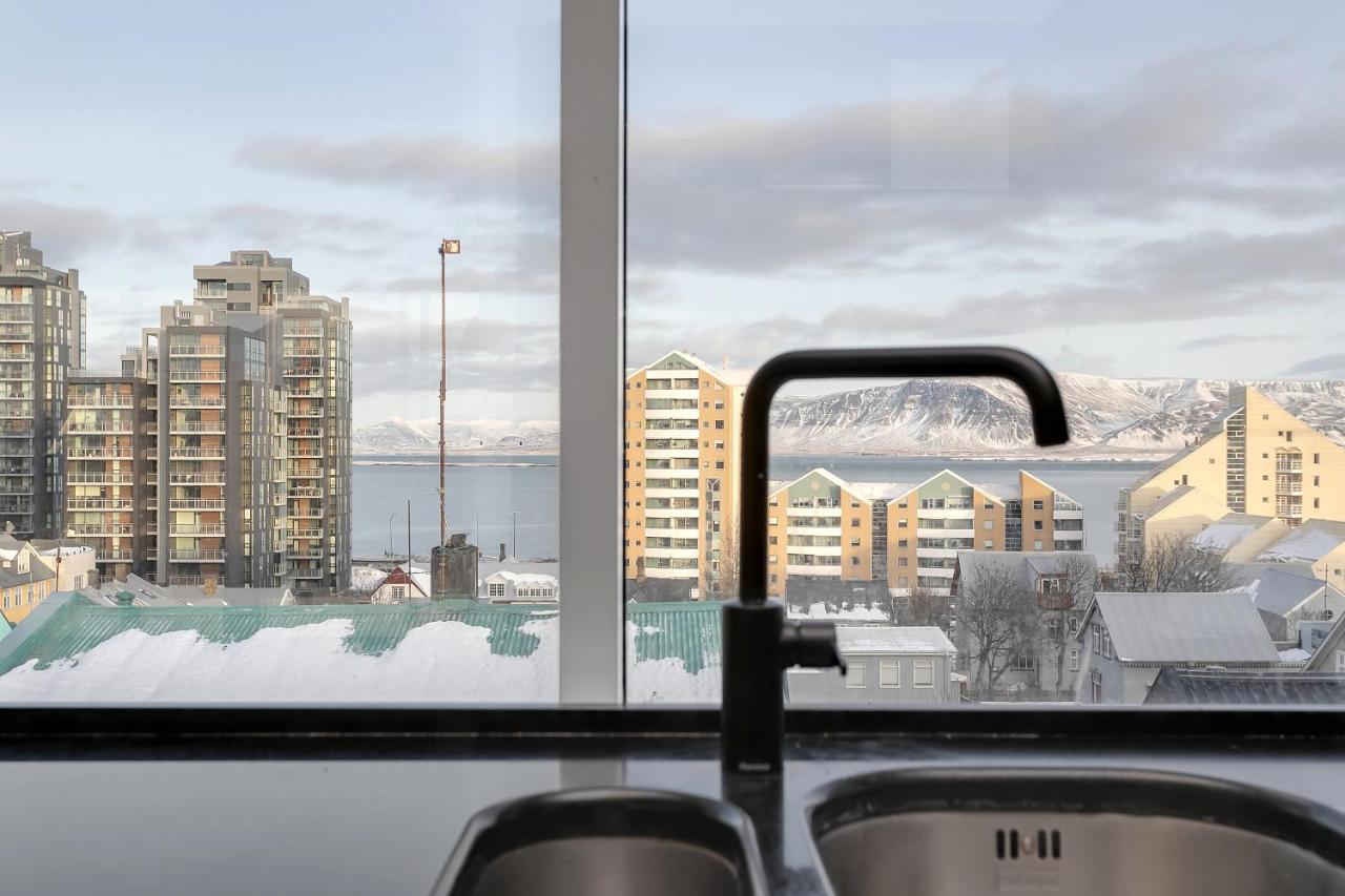 Penthouse Apt On The Shopping Street-Free Parking Рейкьявик Экстерьер фото