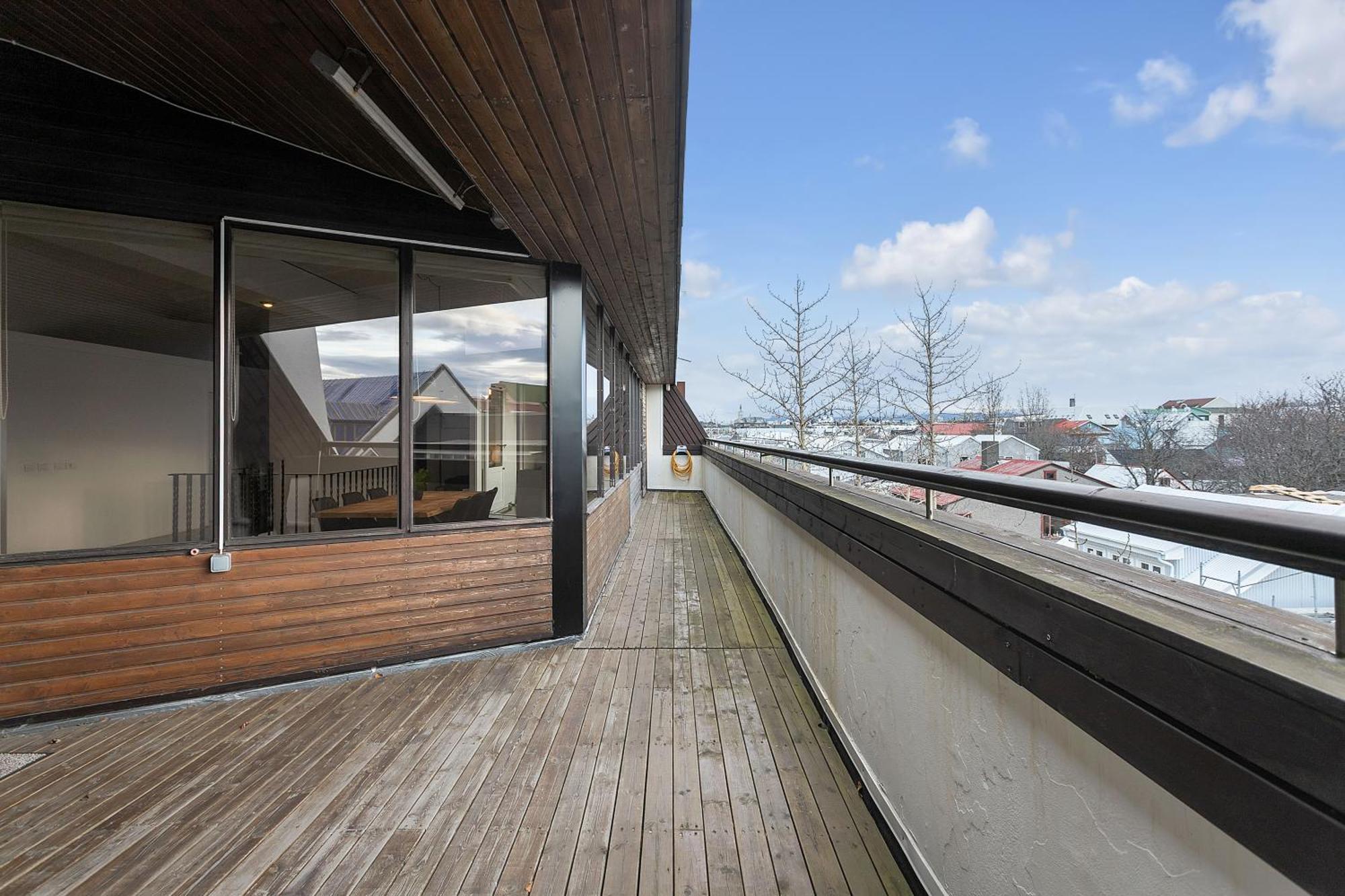 Penthouse Apt On The Shopping Street-Free Parking Рейкьявик Экстерьер фото