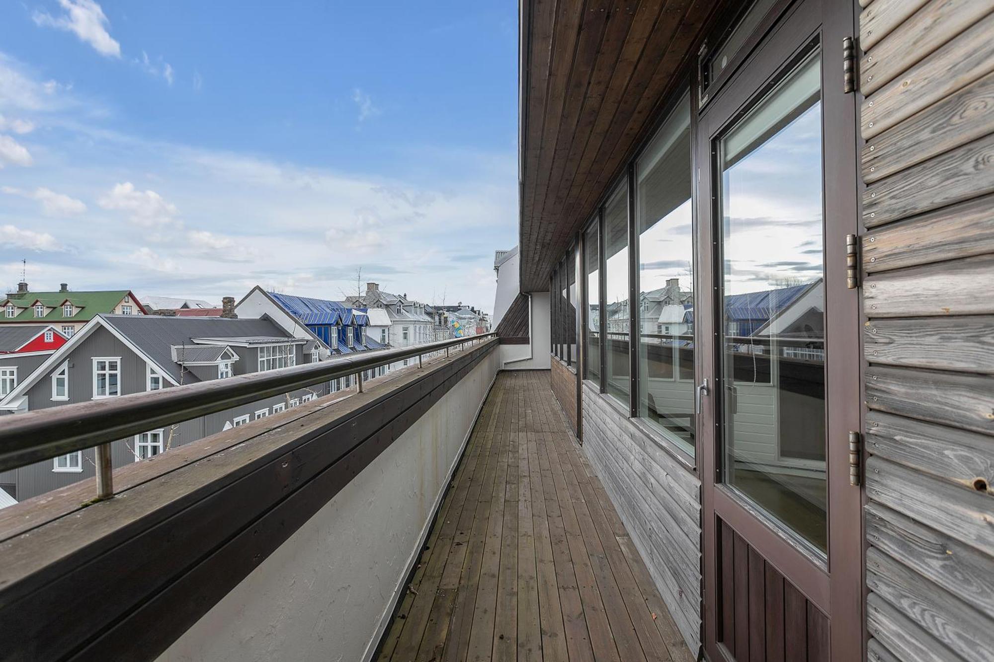 Penthouse Apt On The Shopping Street-Free Parking Рейкьявик Экстерьер фото