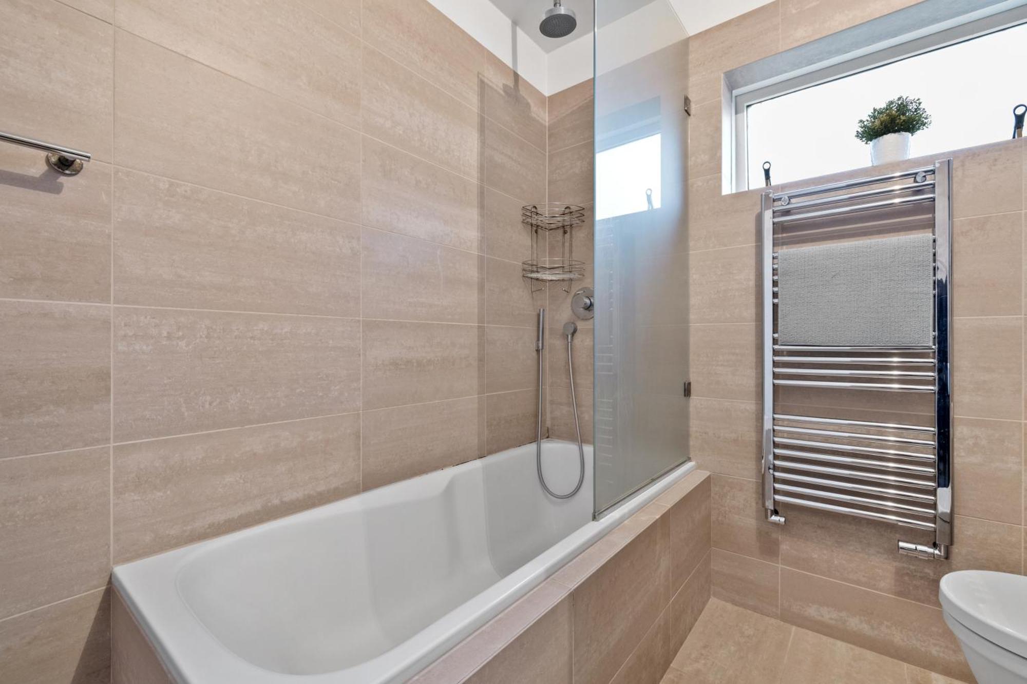 Penthouse Apt On The Shopping Street-Free Parking Рейкьявик Экстерьер фото