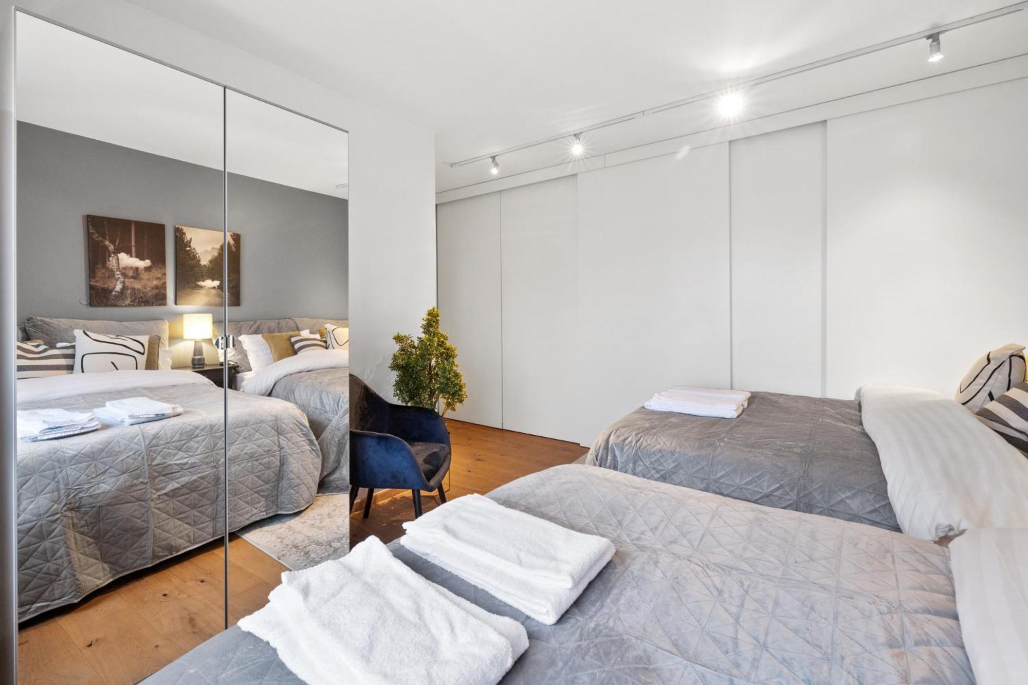 Penthouse Apt On The Shopping Street-Free Parking Рейкьявик Экстерьер фото