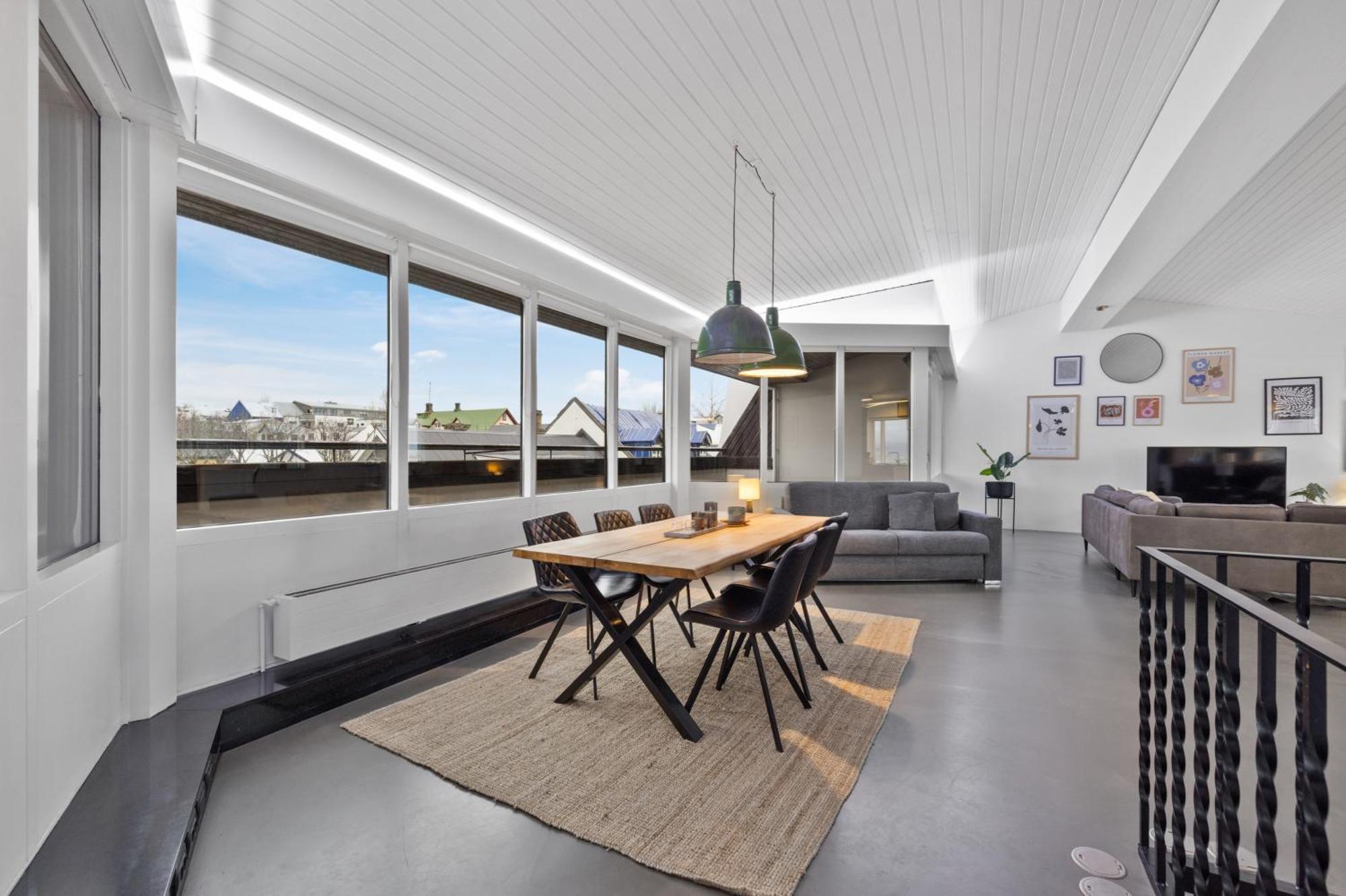 Penthouse Apt On The Shopping Street-Free Parking Рейкьявик Экстерьер фото