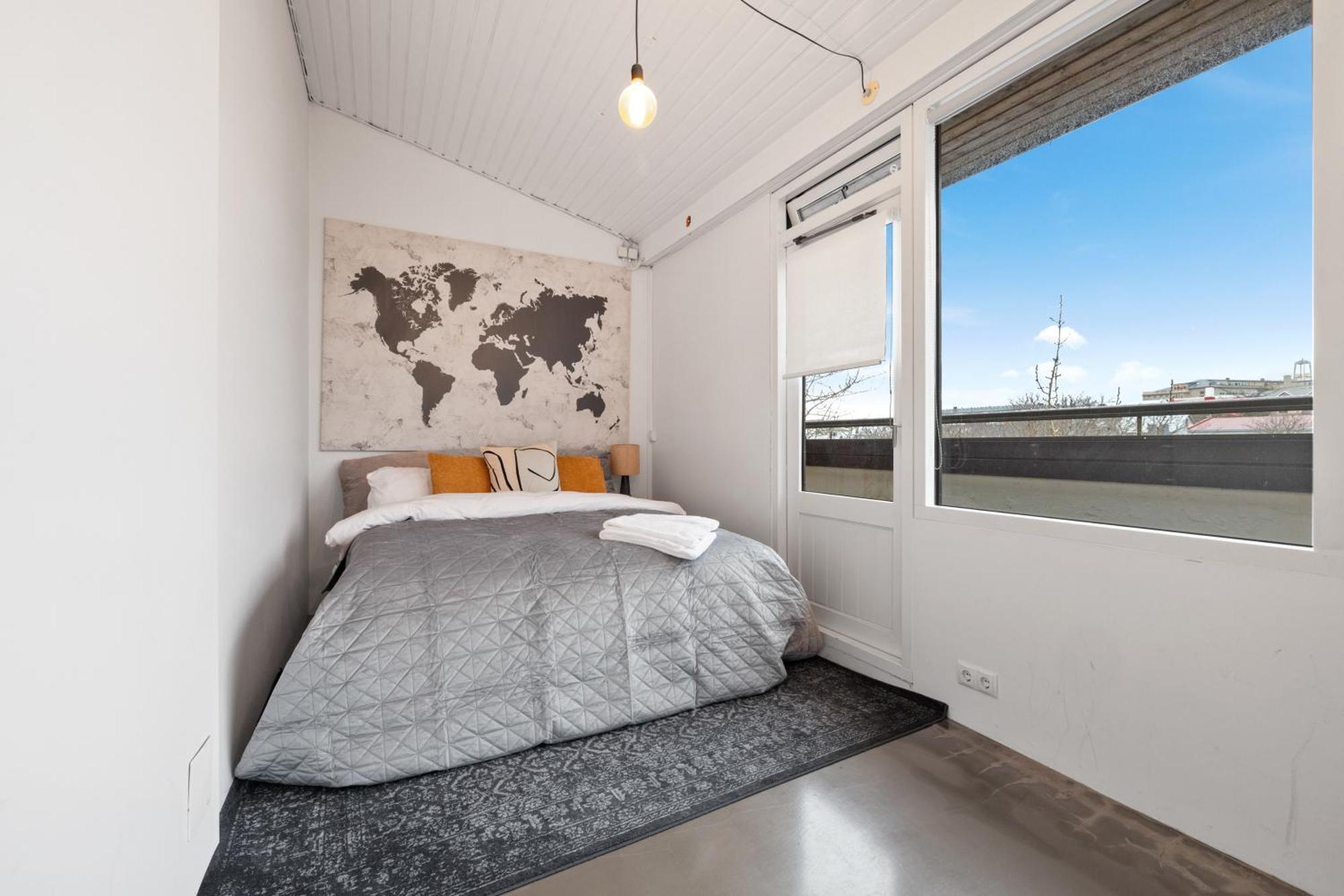 Penthouse Apt On The Shopping Street-Free Parking Рейкьявик Экстерьер фото
