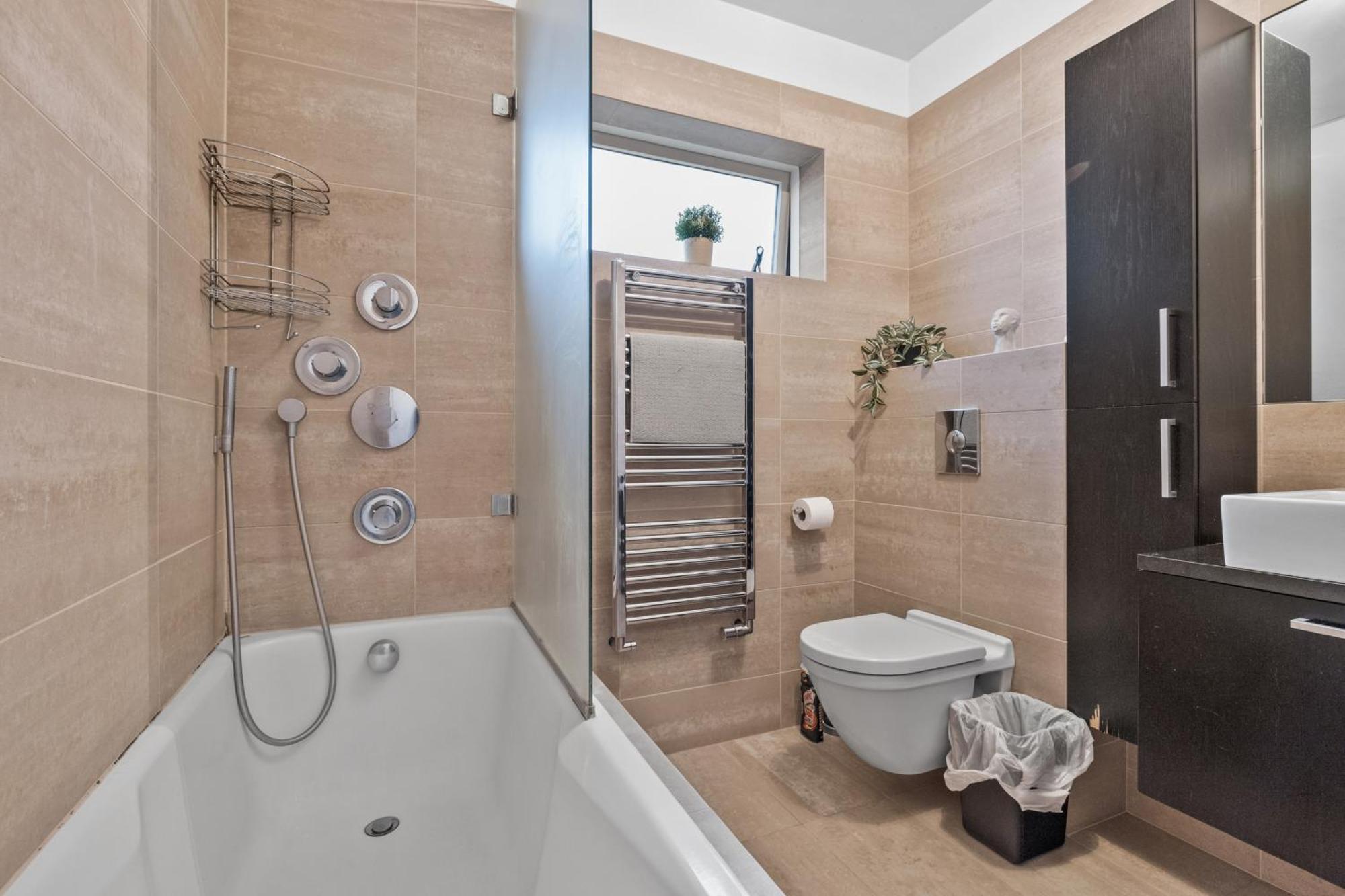 Penthouse Apt On The Shopping Street-Free Parking Рейкьявик Экстерьер фото
